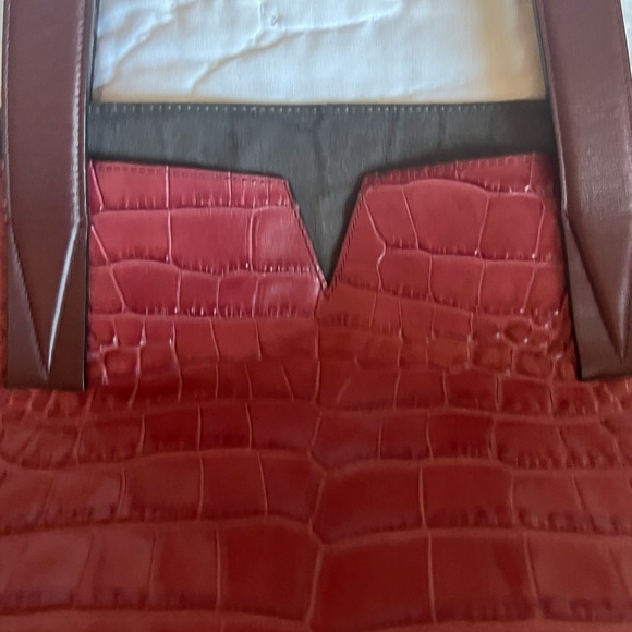 Vince Crocodile-Embossed Leather Tote - Picture 4 of 16